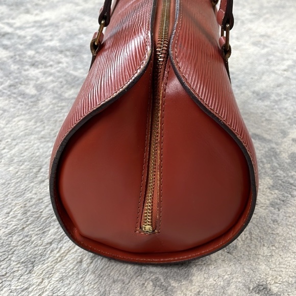 Louis Vuitton Epi Soufflot Kenyan Fawn Brownish Burnt Red Round Baguette - Picture 7 of 17